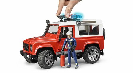 Land Rover Defender Station Wagon Feuerwehr-Einsatzfahrzeug mit Feuerwehrmann inkl. Feuerl&ouml;scher