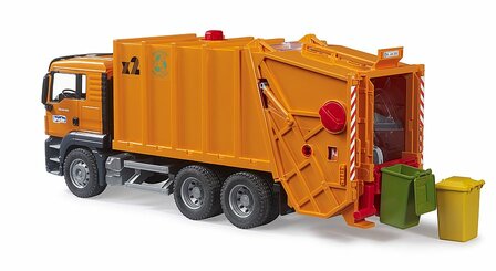 Bruder MAN TGS M&uuml;llwagen 1:16 mit Kippmechanik orange 63,5 cm