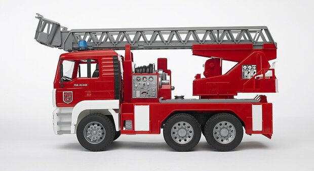 MAN TGA Feuerwehr mit Drehleiter, Wasserpumpe und Light and Sound Module (Trucks) inkl. Batterie