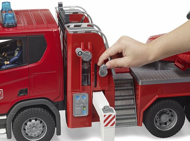 Scania Super 560R Feuerwehr mit Drehleiter, Licht & Sound 1:16