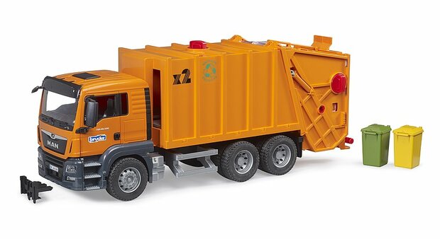 Bruder MAN TGS M&uuml;llwagen 1:16 mit Kippmechanik orange 63,5 cm