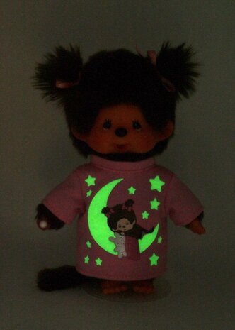 Monchhichi M&auml;dchen 20 cm mit Leuchteffekt im Dunkeln, rosa Nachthemd