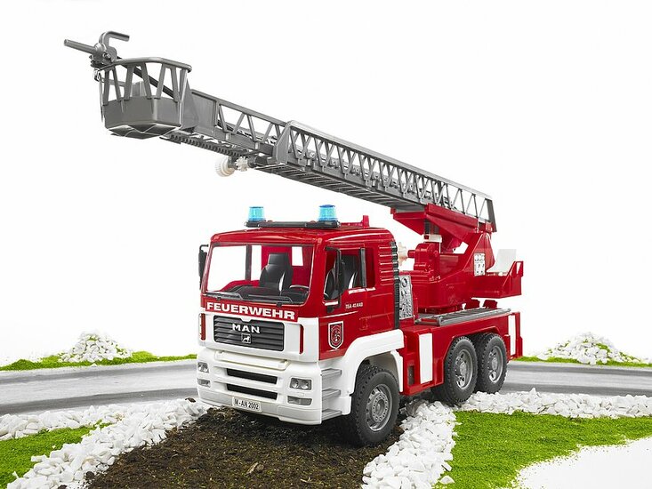 MAN TGA Feuerwehr mit Drehleiter, Wasserpumpe und Light and Sound Module (Trucks) inkl. Batterie