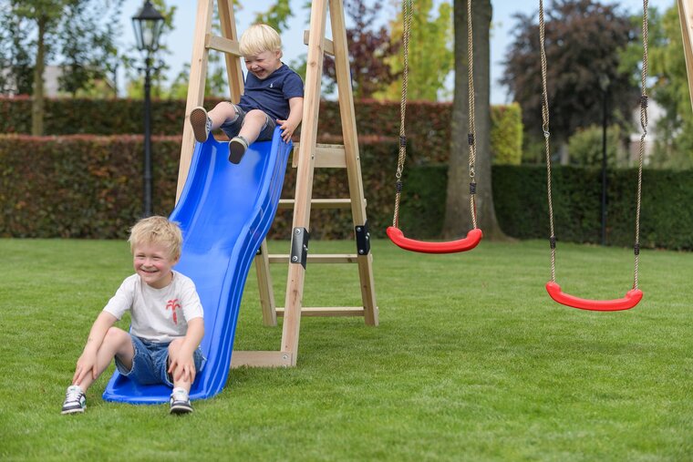 Holzspielplatz Ava mit blauer Rutsche