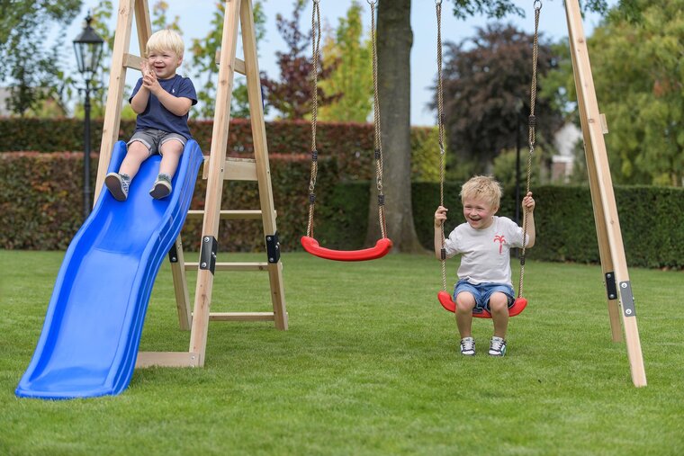 Holzspielplatz Ava mit blauer Rutsche