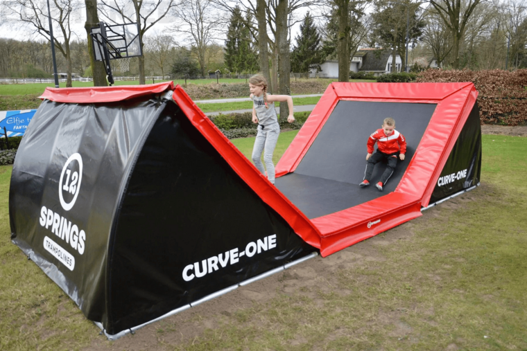 12Springs Curve-One Trampolin Rot Rechteckig 584X250