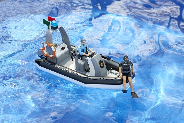 Bruder Polizeiboot mit Blinklicht, Polizist und Taucher (1:16)