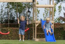 Hölzerner Noa Spielplatz mit apfelgrüner Rutsche