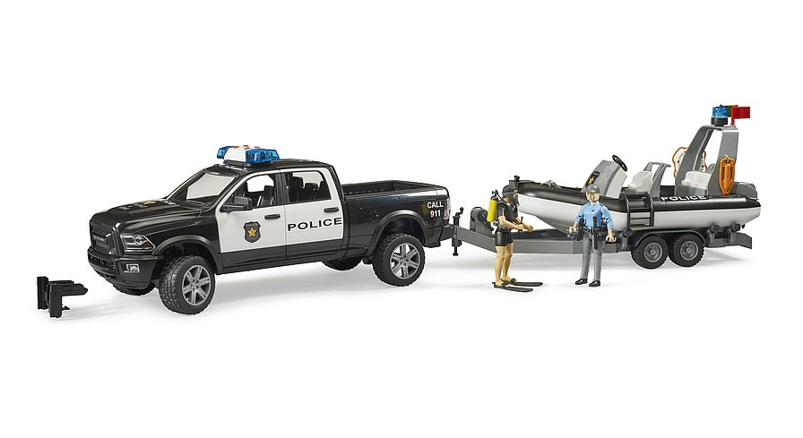 Bruder RAM 2500 Polizei-Truck mit Boot, Anh&auml;nger & 2 Figuren 1:16